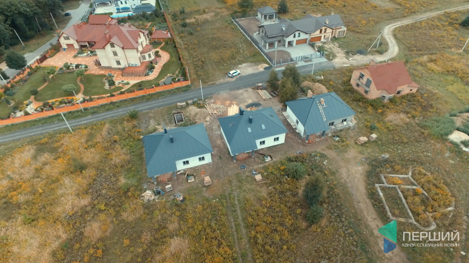 Простора тераса та камін: поблизу Луцька продають затишний будинок. ФОТО