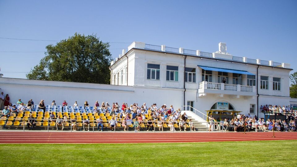 У місті на Волині урочисто відкрили оновлений стадіон. ФОТО