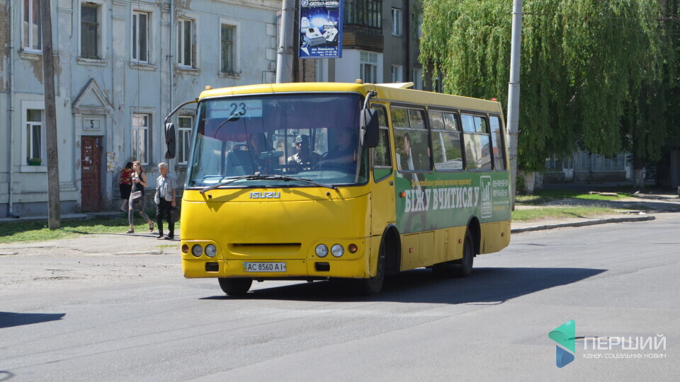 «Поки маршрутки їздять так погано, подорожчання проїзду не буде», – луцький мер