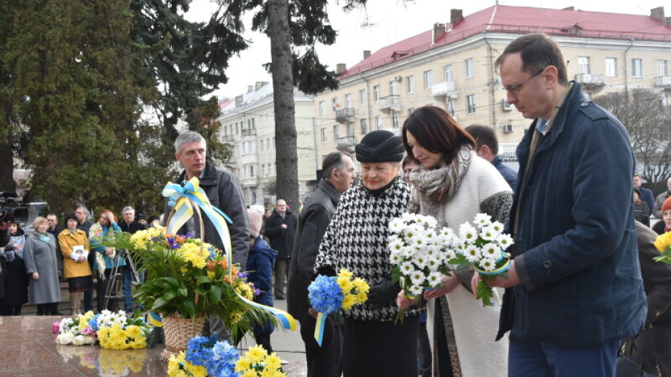 Лучани вшанували Тараса Шевченка. Принесли «Кобзарі» і читали вірші. ФОТО
