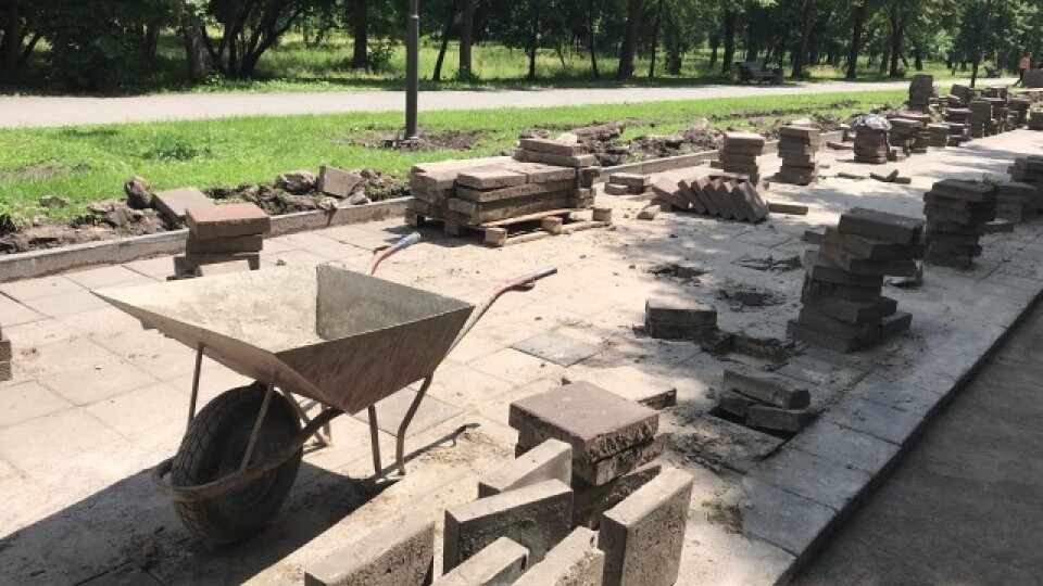 У центральному парку Луцька - ремонт. Куди краще не йти