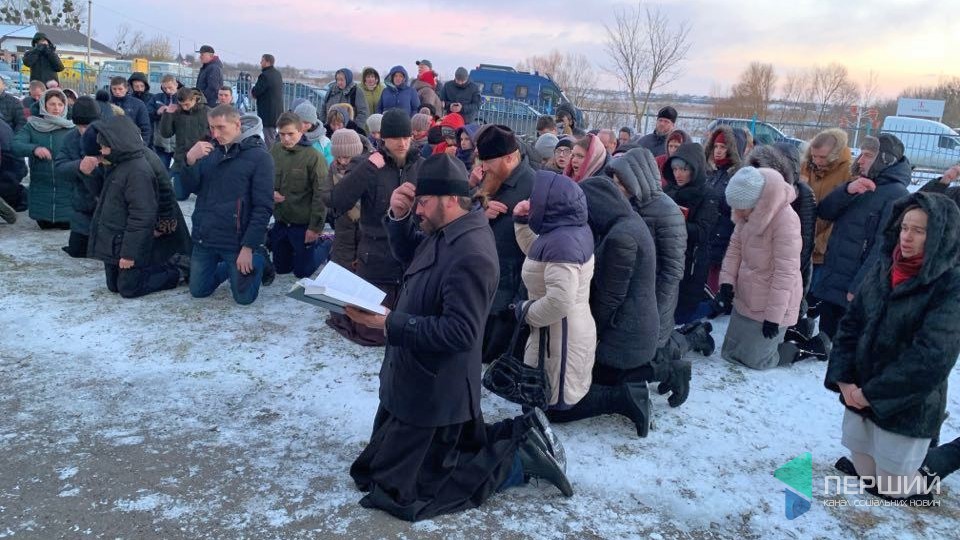 Похід до священика та шарпанина під церквою: що насправді відбулось у Жидичині. РЕПОРТАЖ