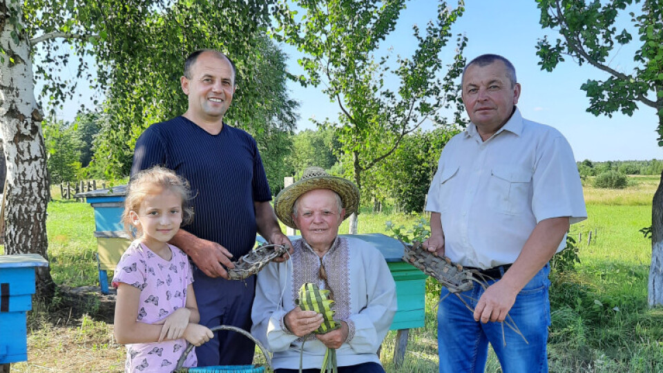 Як плести постоли. Показує дід Митрофан із Тоболів