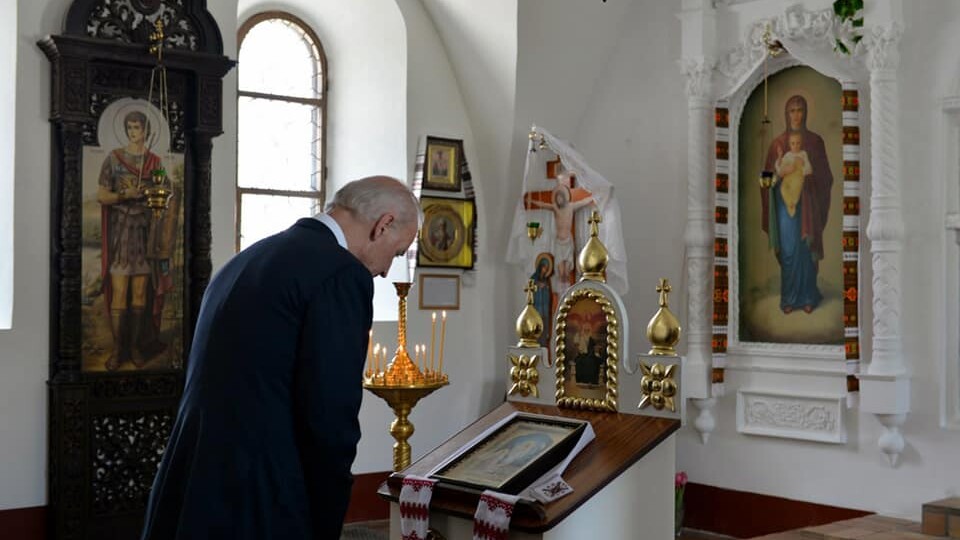 «Минуло 6 років, а скільки змінилося». Священник з Волині показав фото з візиту Байдена в Україну