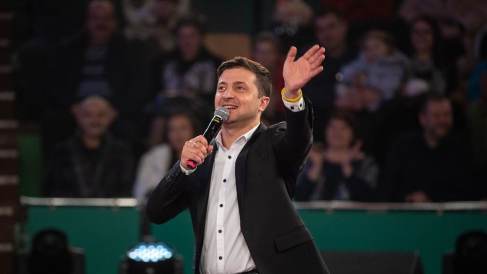 Зеленський записав нове звернення.  Хоче на дебати 19 квітня. ВІДЕО