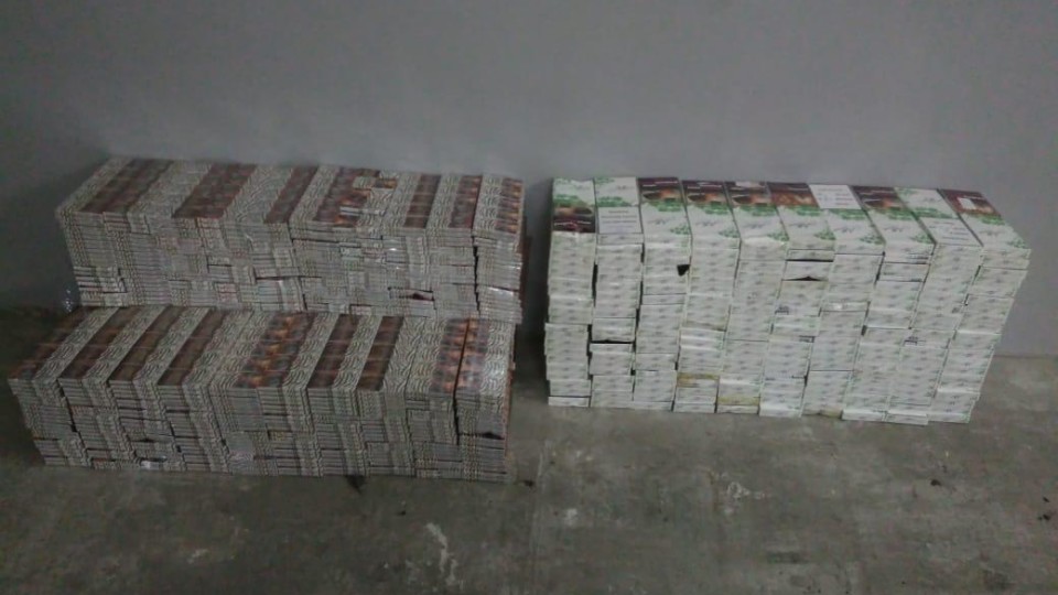 На Волині контрабандисти з переляку залишили човен і 10 ящиків сигарет. ФОТО
