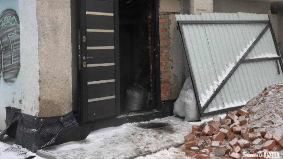 У центрі Луцька горів колишній кінотеатр