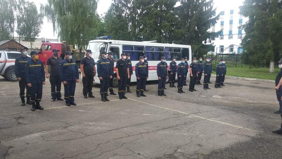 Волинські рятувальники приїхали з Прикарпаття, де допомагали подолати наслідки паводка