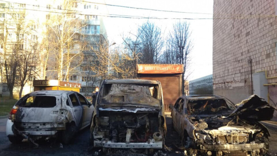 Імовірна причина займання трьох автомобілів у Луцьку – підпал
