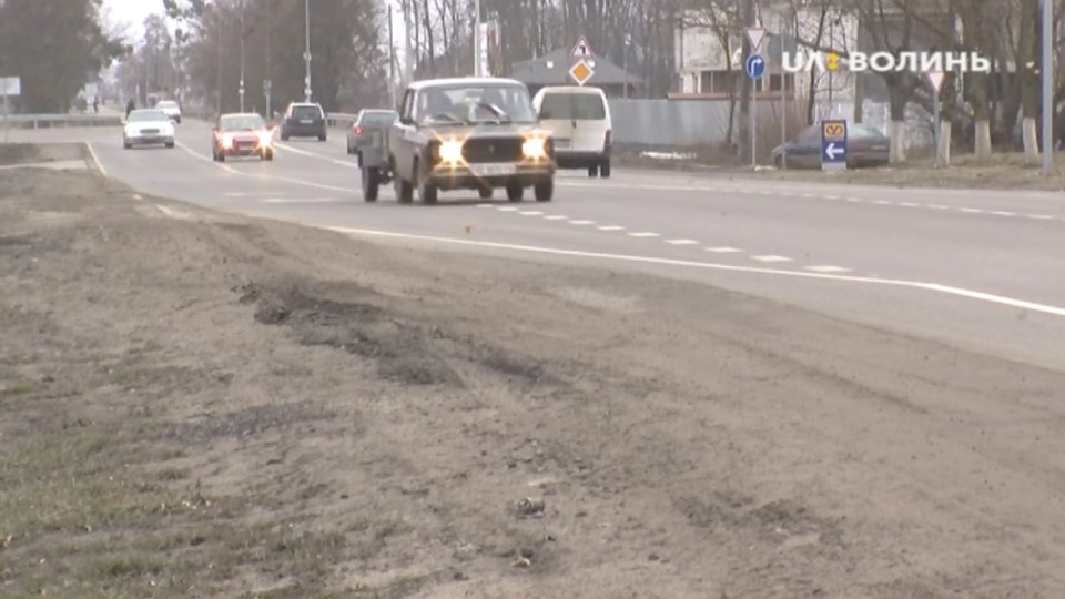 Лучанин, на якого наїхало авто патрульних, – у вкрай важкому стані. ВІДЕО