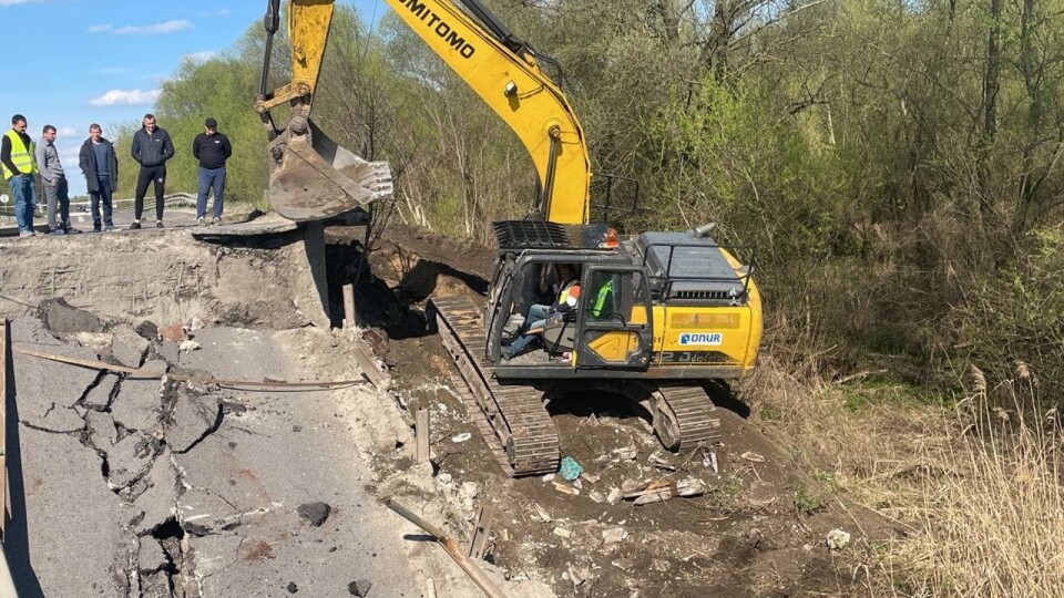 Міст через Західний Буг на трасі «Луцьк – Львів» зруйнували водії фур, – експерт