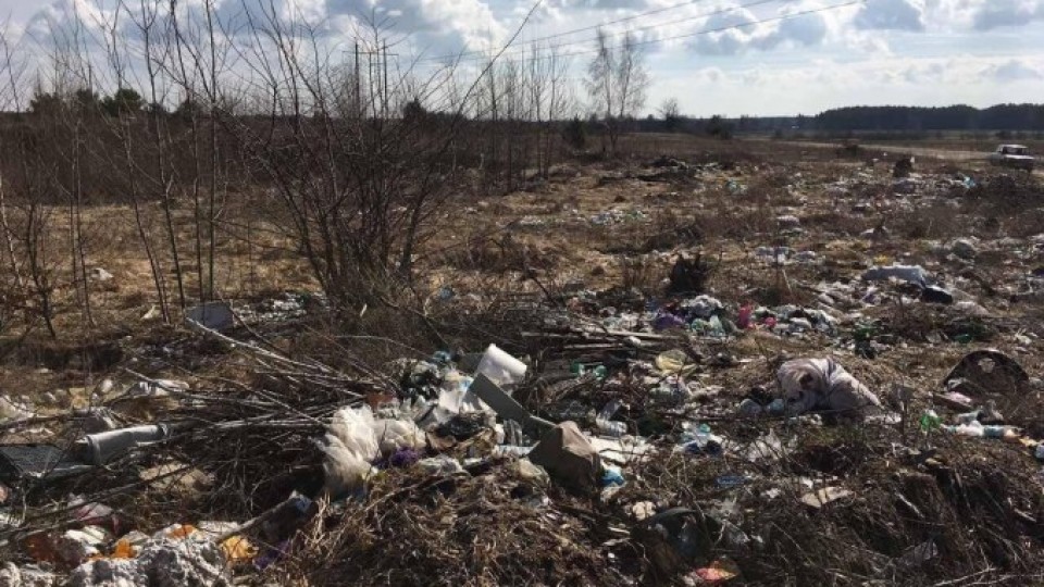 На Волині лісівники взялися розчищати сміттєзвалища в селах. ФОТО