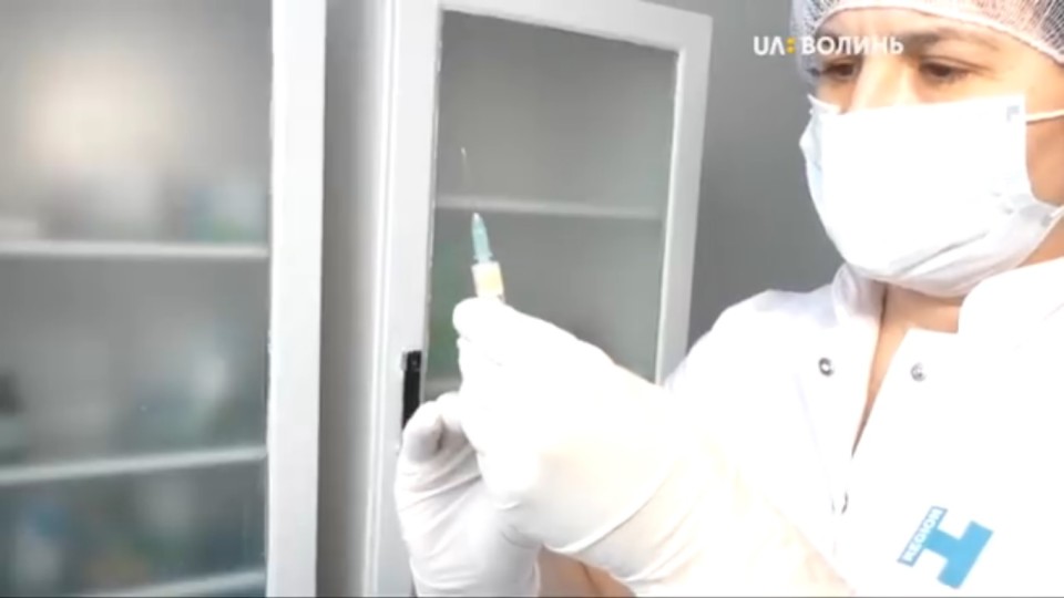 Луцьким дітям роблять щеплення навіть у вихідні. ВІДЕО