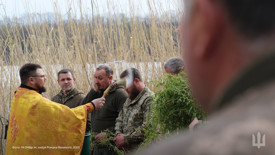 Як бійці волинської бригади освячували вербу на фронті. ФОТО
