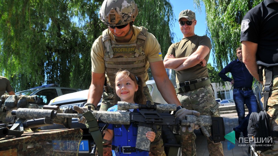 Вибухотехніка й автомати: патрульні Волині відсвяткували День народження. ФОТО