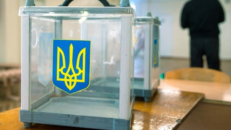 На Волині членкиня ДВК проголосувала за свого чоловіка. Поліція оголосила їй про підозру