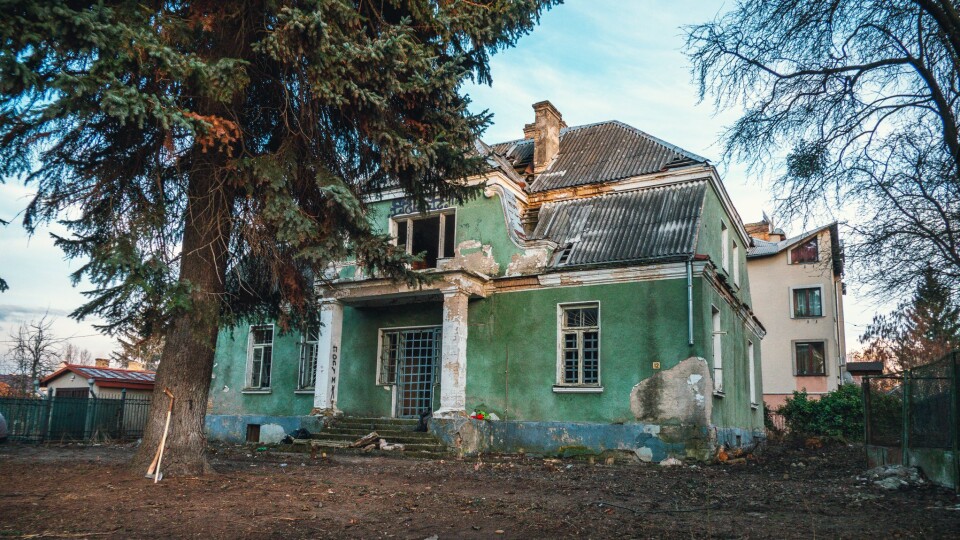 «Це повільний процес знесення». Старовинну віллу у Луцьку на Ярощука можуть не встигнути вберегти