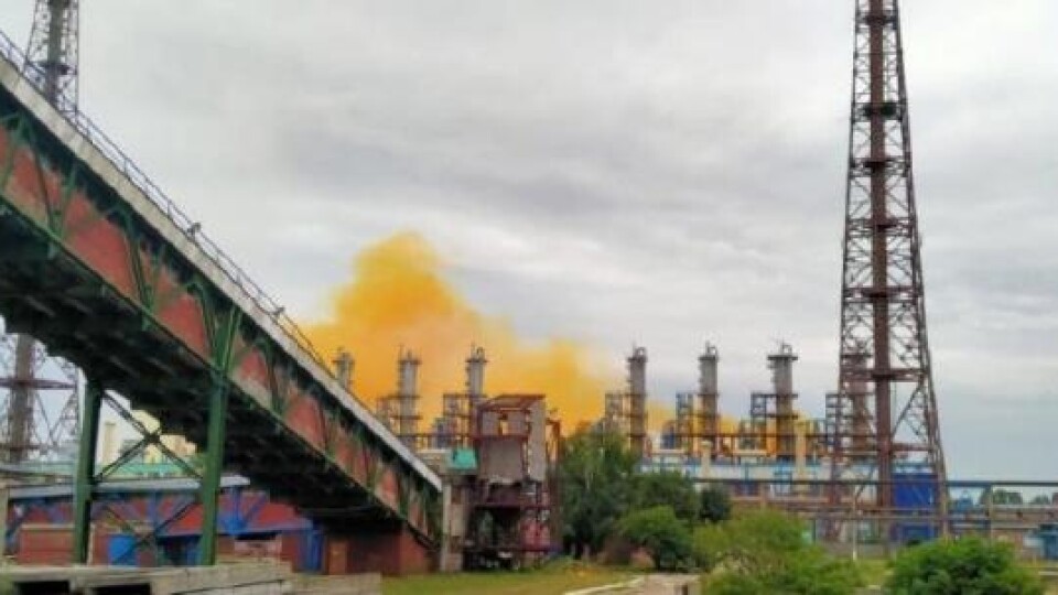 «Можуть випадати кислотні дощі». Що відомо про наслідки вибуху на «РівнеАзоті»