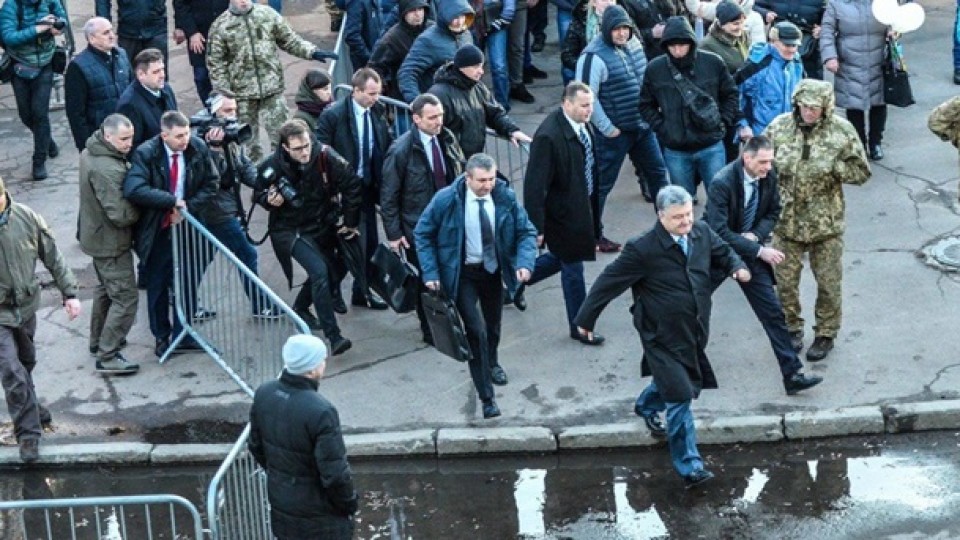 Як провалився фейк із «втечею» Порошенка. ФОТО