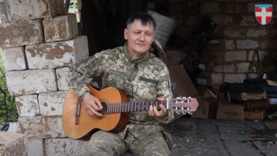 Воїн Волинської бригади тероборони записав музичне вітання до Дня Матері. ВІДЕО
