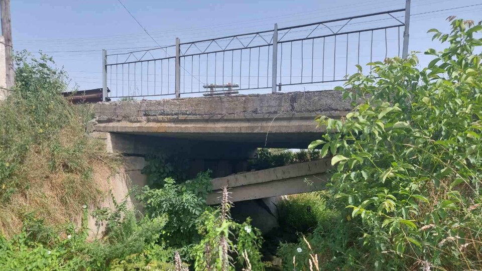 У селі на Волині просять негайно обстежити міст, він ось-ось впаде