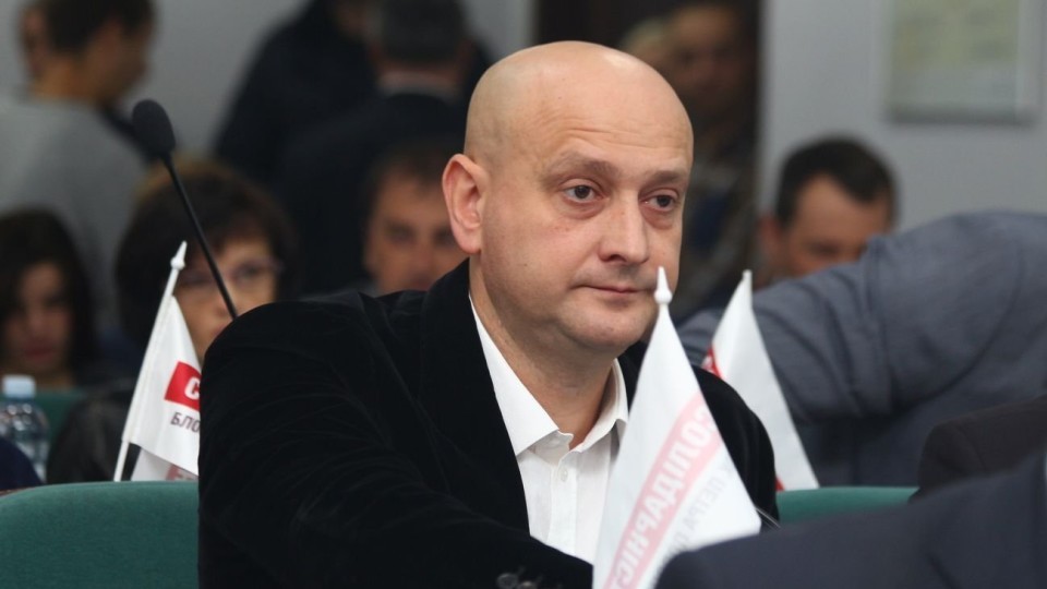 Гаражі, земля і квартира: у Луцьку суд арештував майно депутата Ткачука