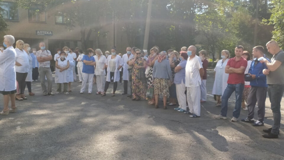 У Луцьку працівники психлікарні влаштували акцію протесту