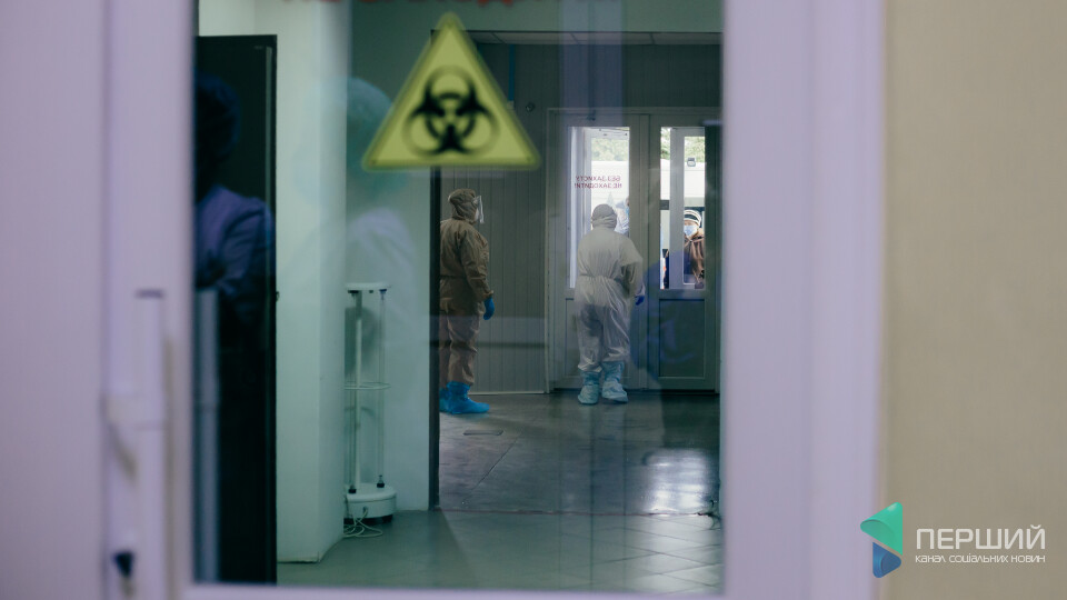 «Хто відповідатиме за смерті вдома?». Луцькі депутати просять не закривати ковідні госпіталі