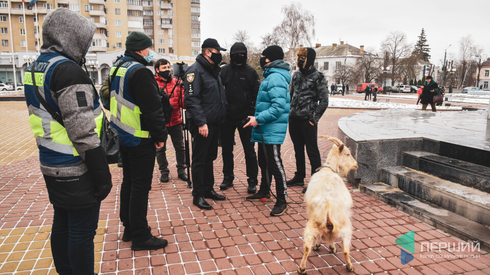 Який губернатор, такі й протести. Хто прийшов на мітинг під Волинську ОДА