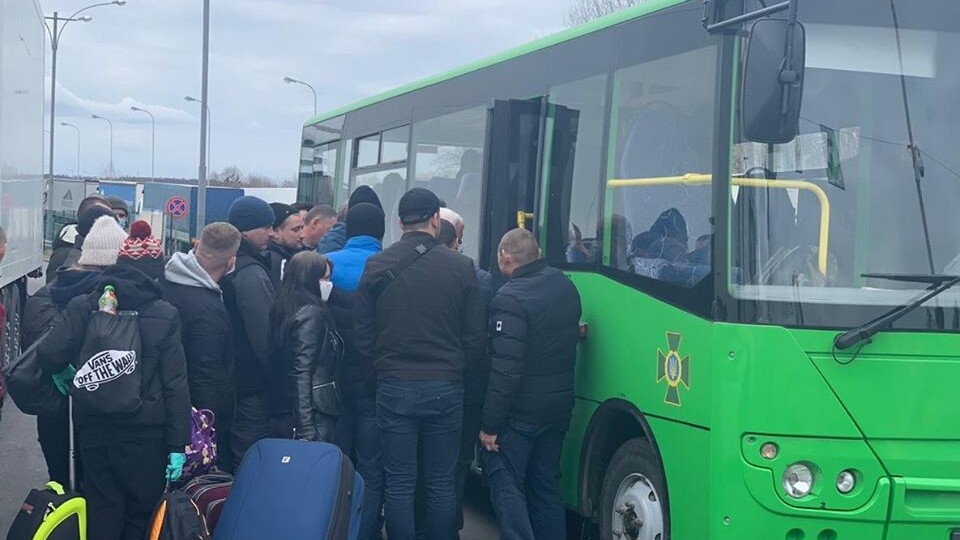 За добу – від 1 до 1,5 тисячі людей. Як українці через «Ягодин» повертаються додому