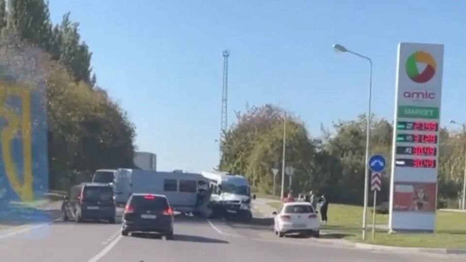 У Нововолинську сталася аварія. Зіткнулися два буси
