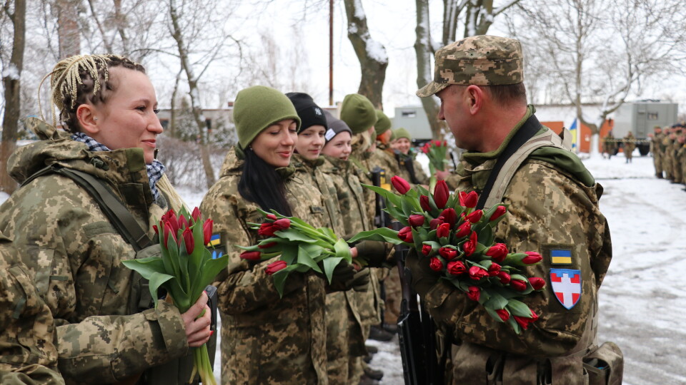 Військові тероборони Луцька привітали жінок зі святом весни