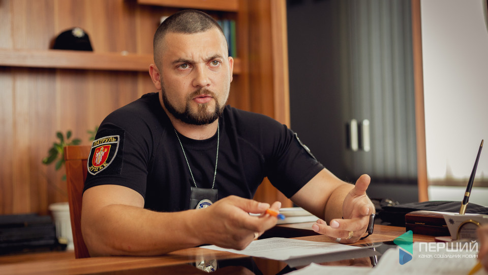 Натягнута нитка на кутику дверей, візитки, рекламки - мітки, які лишають грабіжники