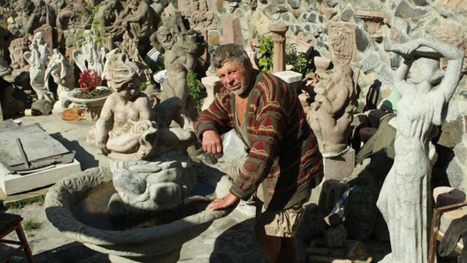 У Луцьку шукають вандалів, які викинули роботи скульптора Голованя у річку