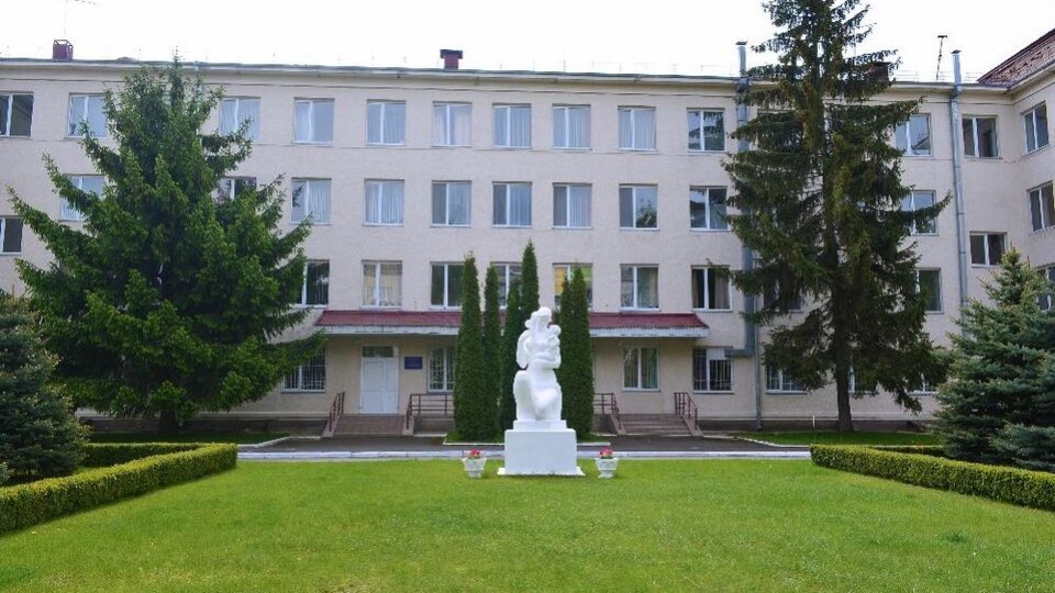 У ковідному госпіталі на базі луцького пологового почали лікувати перших хворих