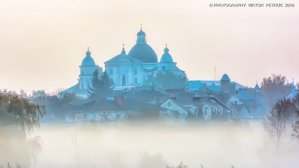 Осінь і місто: Віктор Петрук показав чарівні світлини Луцька