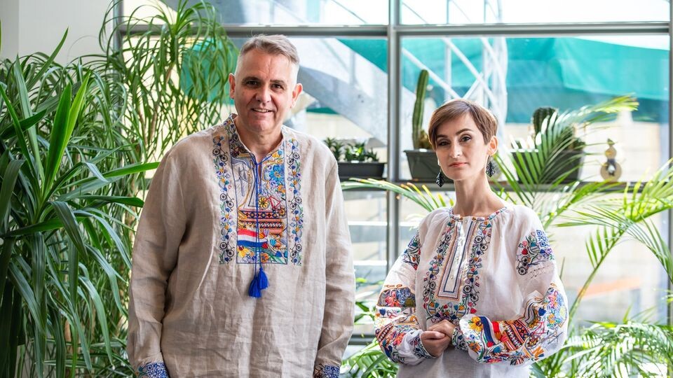 Солістці гурту, який представлятиме Україну на Євробаченні, подарували вишиванку з Волині. ФОТО