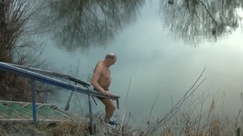 Що треба знати тим, хто хоче пірнати на Водохреще. Поради від луцьких «моржів» та рятувальників