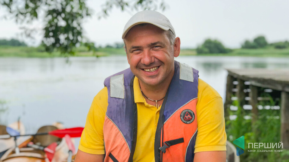 Віталій і човни. Той, хто ставить туристів на волинський каяк. ПОРТРЕТ
