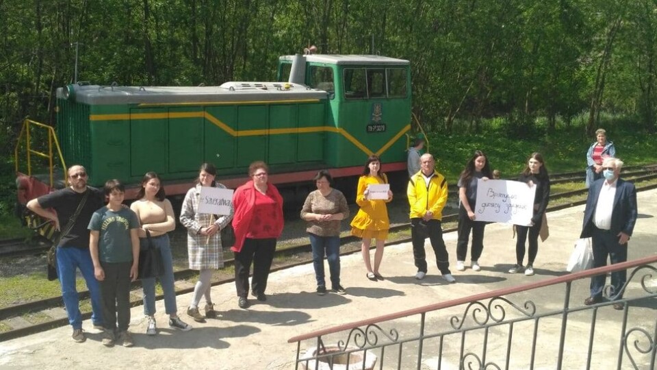 Лучани влаштували мітинг на підтримку дитячої залізниці. Писатимуть лист Зеленському