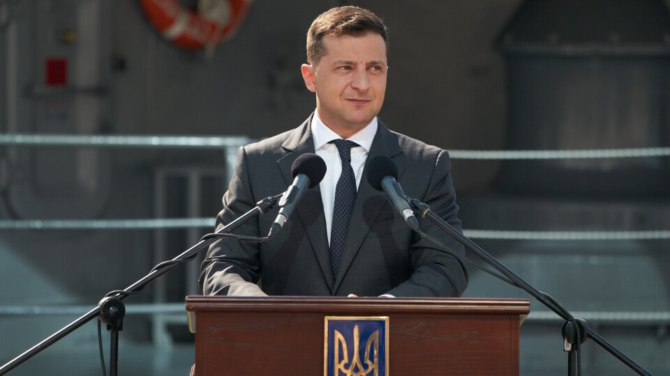 Авіація підло діє у житлових кварталах, - Зеленський