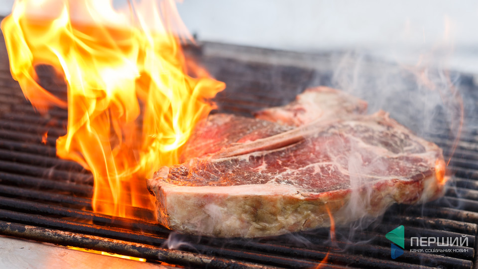Перший на кухні: Як готувати T-bone стейк з овочами на грилі. ФОТО