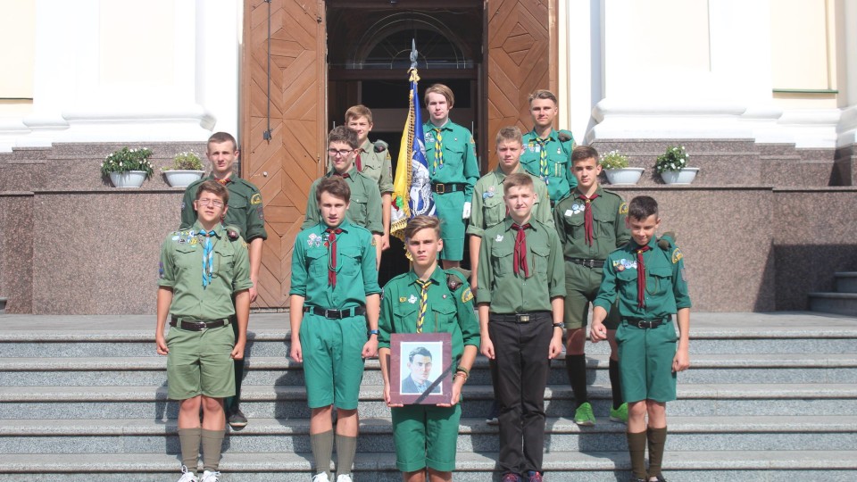 Панахида, кіно, флешмоб: луцькі пластуни вшанували відомого шістдесятника. ФОТО