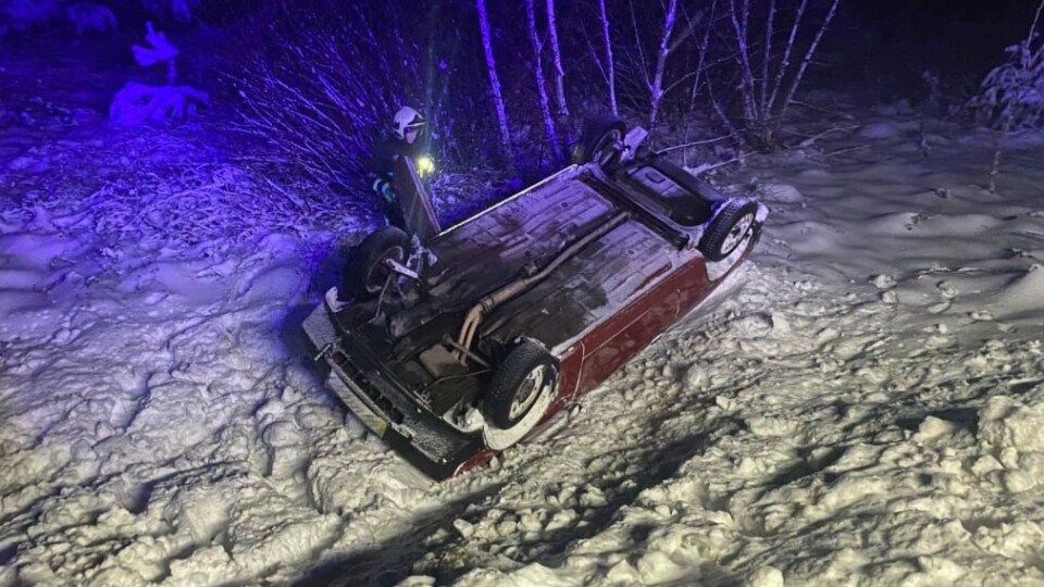 На Волині автомобіль злетів з дороги і перекинувся. ФОТО