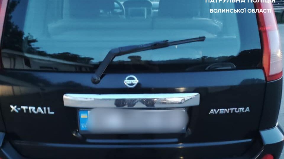 У Луцьку патрульні зупинили п'яну водійку Nissan