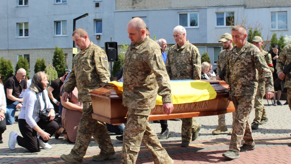 Громада на Волині попрощалася з Героєм. ФОТО