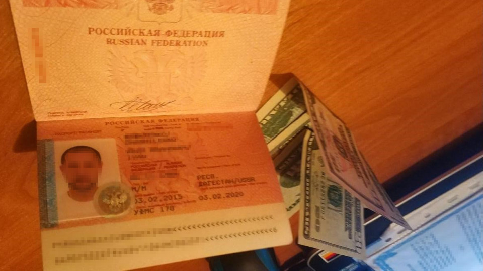 Росіянин, який їхав в Україну, хотів підкупити луцького прикордонника. ФОТО