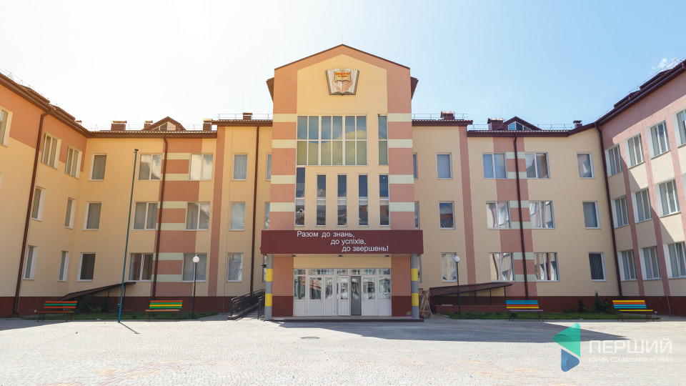 Пандуси, ліфти, спальні: показали, як готують 27-му школу до навчального року. ФОТО