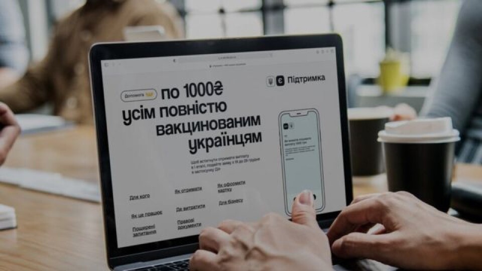 Пенсіонери зможуть отримати тисячу за вакцинацію без застосунку «Дія»