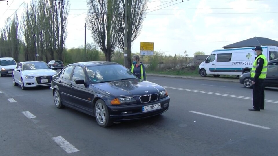 Поблизу Луцька знімають усі карантинні пости